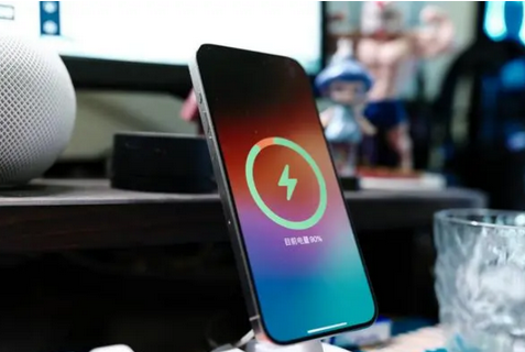 洪梅镇苹果15换屏服务分享用什么充电器给iPhone15充电更好 